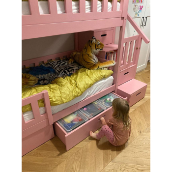 Różowe łóżko z schodami zgorzelec szuflada